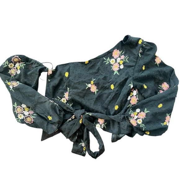 Majorelle Aileen Top in Black Dot Floral Off Shoulder Embroidered size Medium - Picture 6 of 9